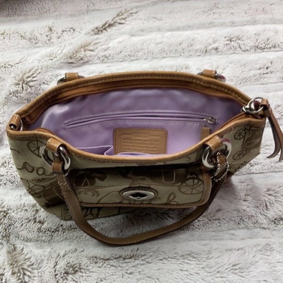 Coach purse EUC 100% Authentic - Picture 4 of 6